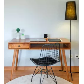 Sofahouse Dizajnový písací stôl Josie 110 cm vzor orech