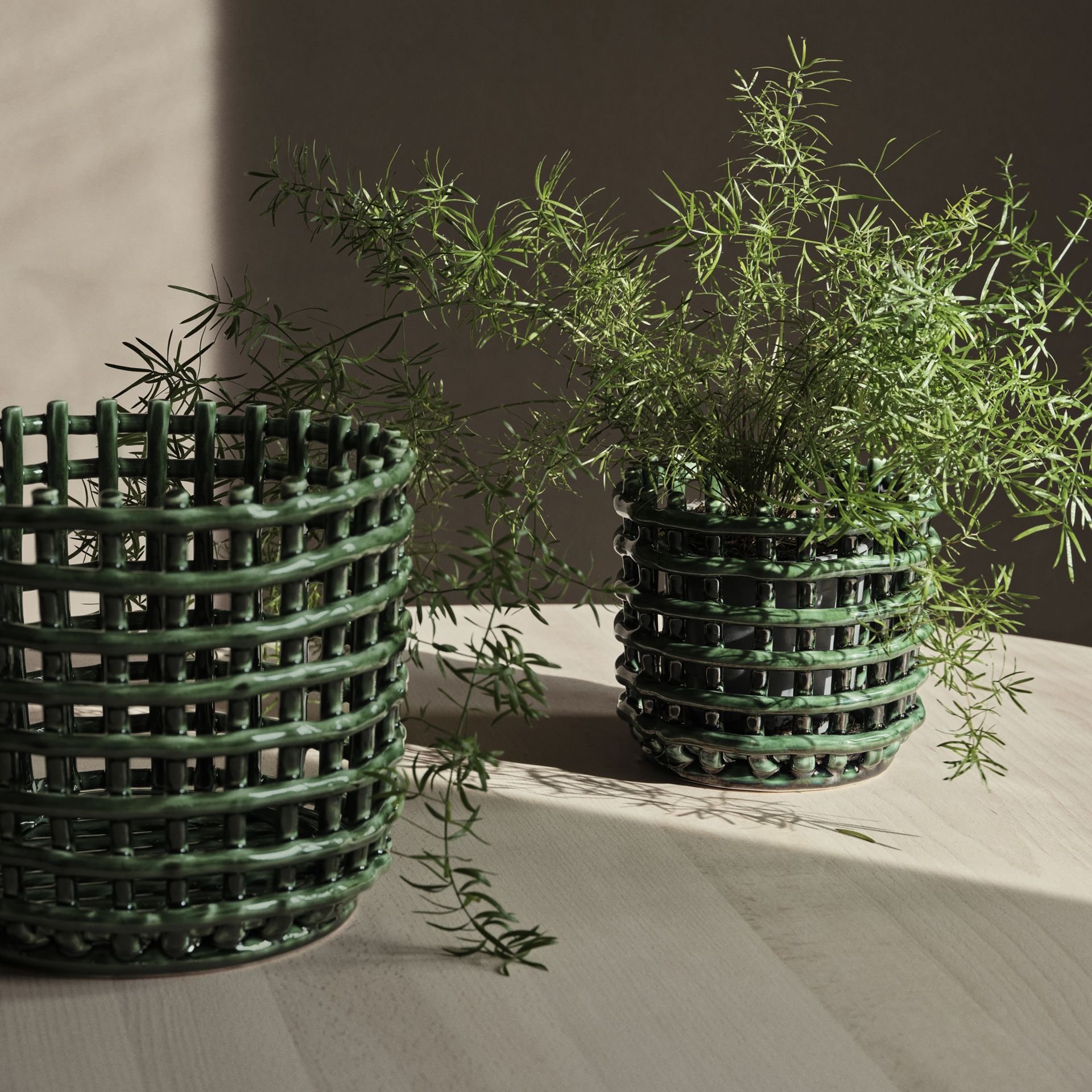 ferm LIVING Keramický kôš Emerald Green Small