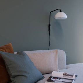 Dyberg Larsen Jazz nástenné svietidlo, opál/čierna, Obývacia izba / jedáleň, kov, sklo, E14, 15W, L: 21 cm, K: 43cm