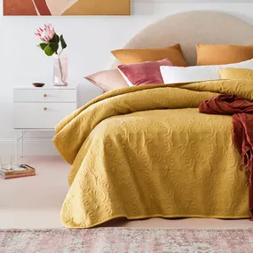 DomTextilu Žltý jednofarebný prešívaný prehoz na posteľ 200 x 220 cm 40288