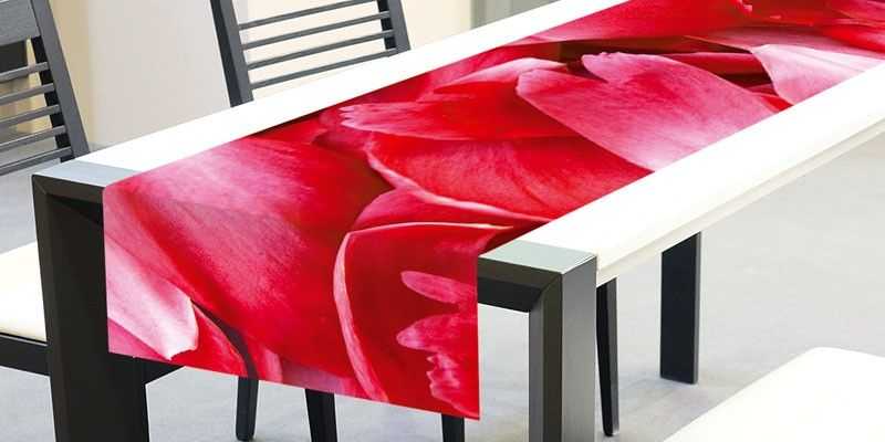 TS 005 Dimex Behúň na stôl obrus, Červené lístky, veľkosť 40 x 140 cm