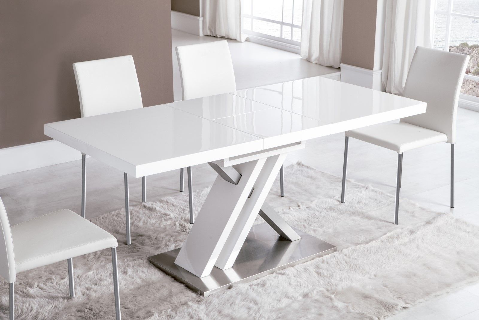 Estila Moderný obdĺžnikový rozkladací jedálenský stôl Brillante v lesklej bielej farbe s kovovou podstavou atypického tvaru 130(170)cm