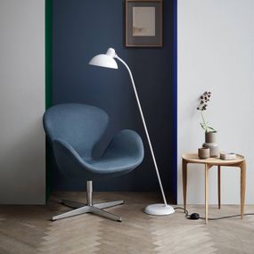 FRITZ HANSEN Kaiser Idell 6556-F lesklá biela, Obývacia izba / jedáleň, oceľ, mosadz, E27, 60W, K: 125cm