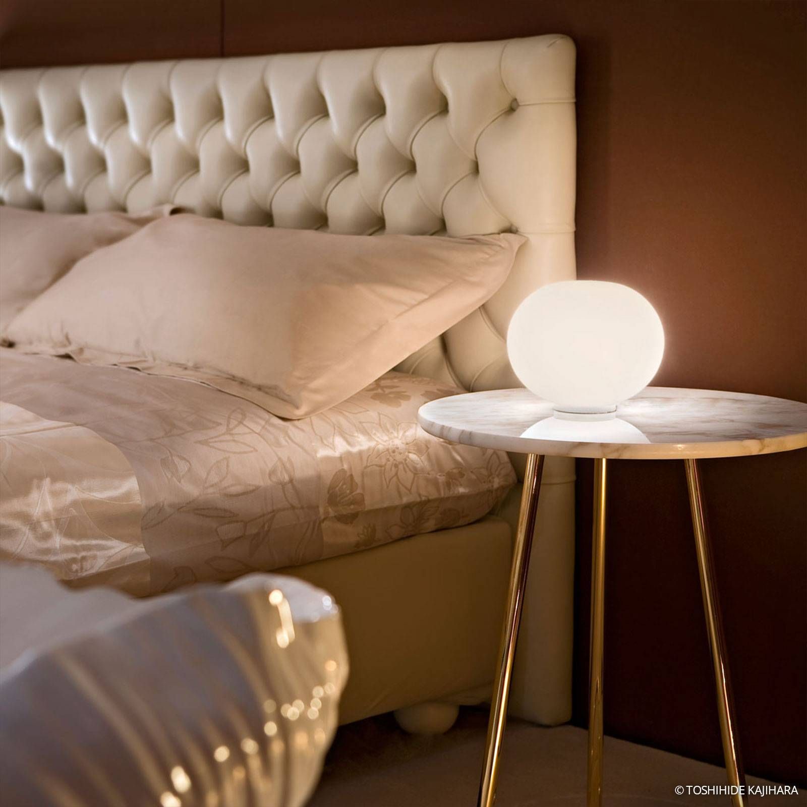 FLOS Glo-Ball – guľová stolná lampa 33 cm, Obývacia izba / jedáleň, sklo, oceľ, E27, K: 27cm