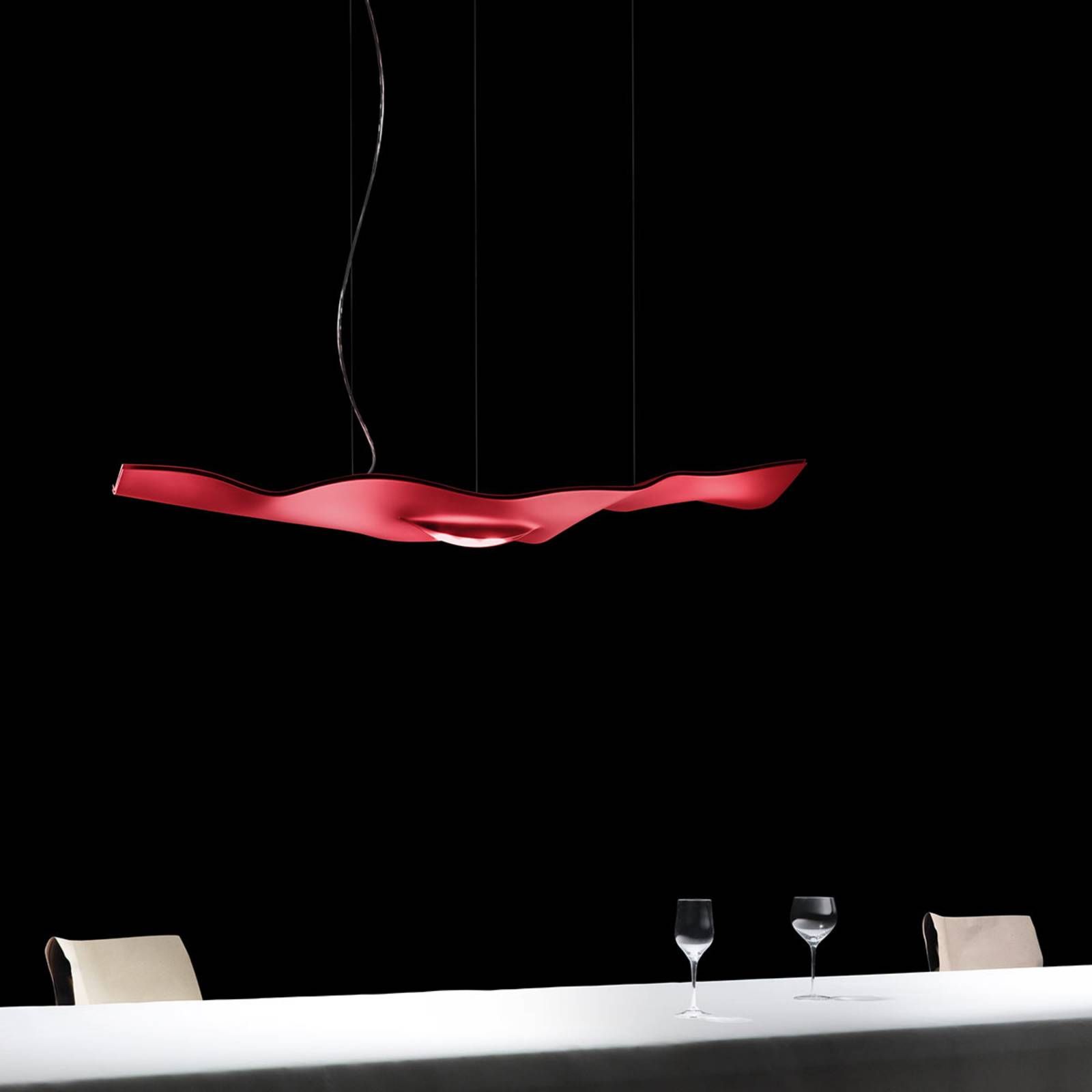 Ingo Maurer Luce Volante – LED svietidlo červené, Obývacia izba / jedáleň, sklenené vlákno, hliník, 23W, P: 145 cm, L: 30 cm