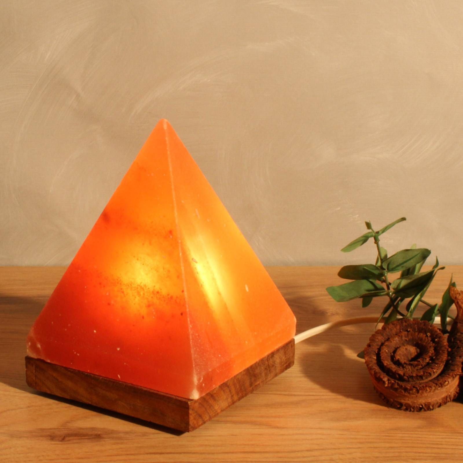 Wagner Life Soľná lampa Pyramída s podstavcom, jantárová, Obývacia izba / jedáleň, soľný krištáľ, drevo, E14, 15W, K: 17.5cm