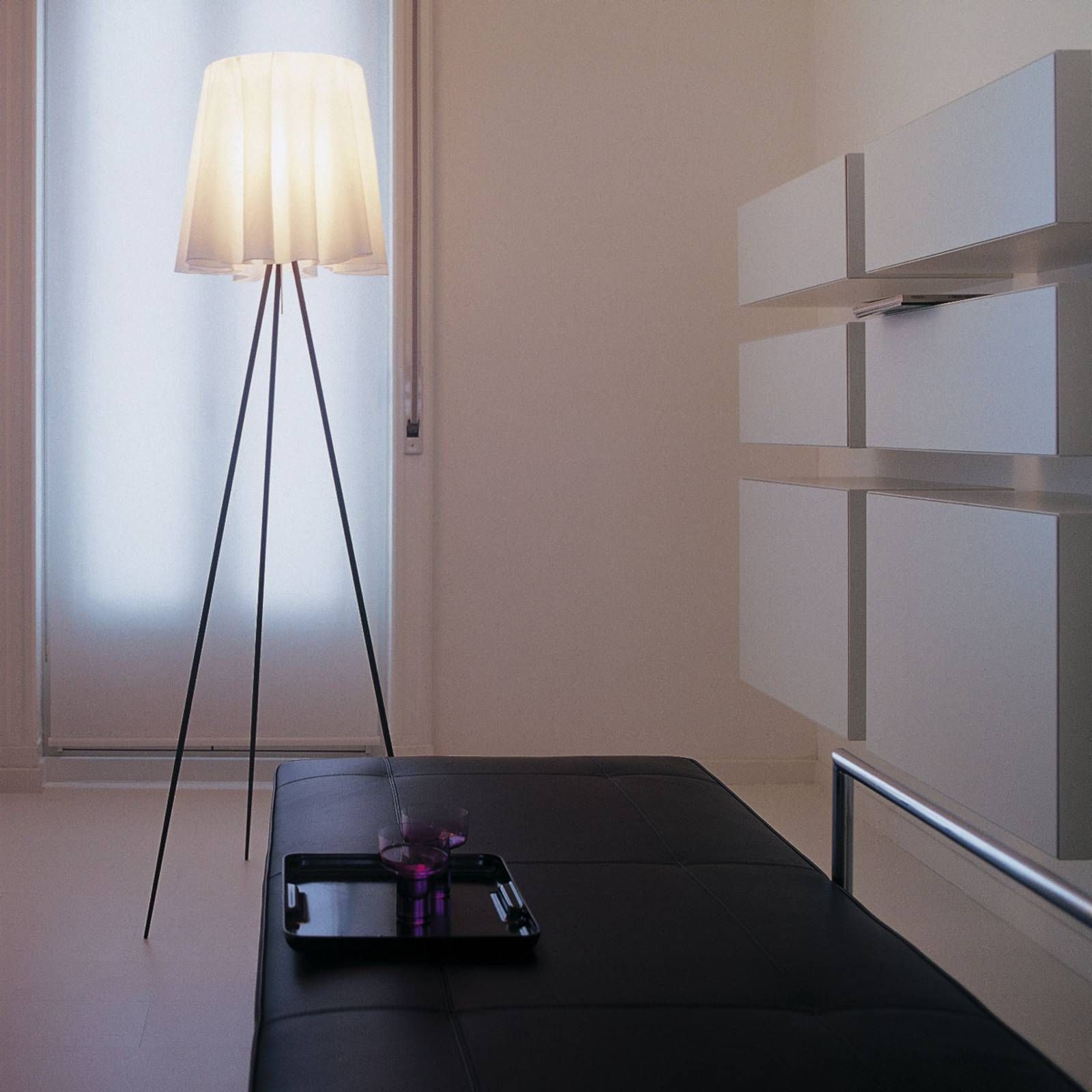 FLOS Rosy Angelis stojaca lampa podstavec striebro, Obývacia izba / jedáleň, kov, hliník, E27, 105W, K: 178cm