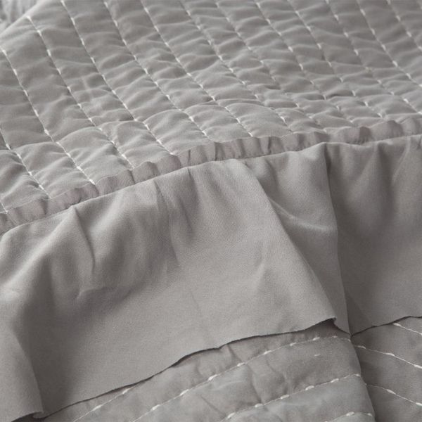 DomTextilu Svetlo sivý prešívaný prehoz na posteľ Šírka: 170 cm | Dĺžka: 210 cm 21755-153486