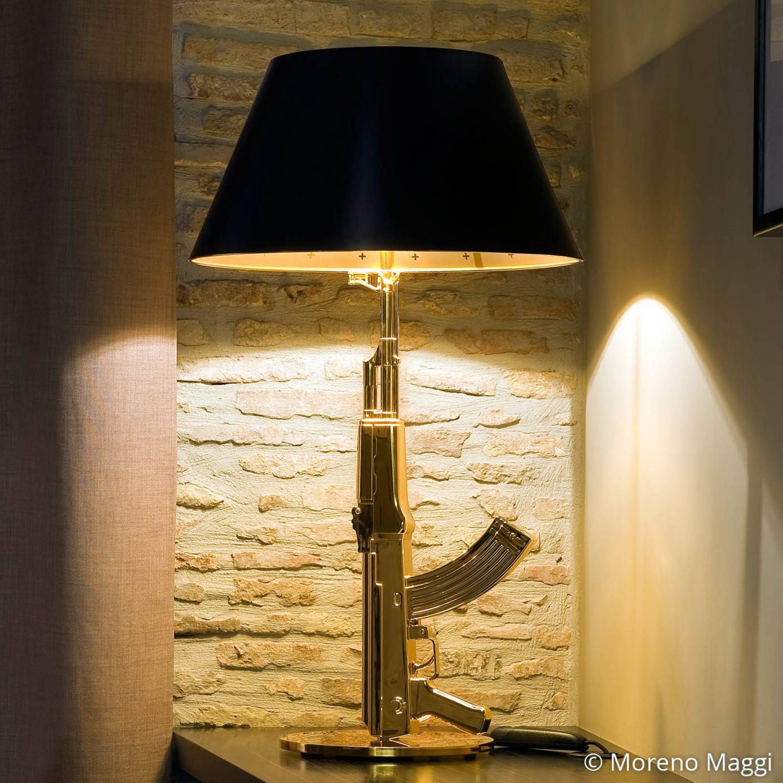 FLOS Table Gun – stolná lampa, zlatá, Obývacia izba / jedáleň, hliník, papier upravený plastom, E27, 105W, K: 92.4cm