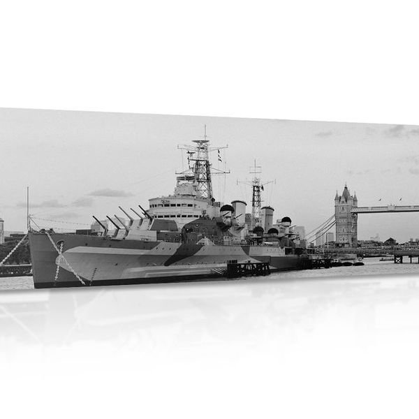 Obraz nádherná loď na rieke Temža v Londýne v čiernobielom prevedení - 135x45