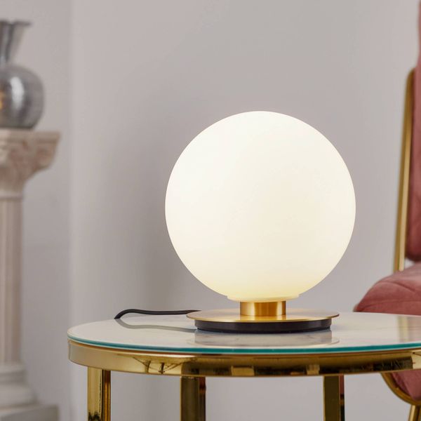 Audo Copenhagen TR Bulb lampa 22 cm mosadz/opálová matná, Obývacia izba / jedáleň, oceľ upravená, opálové sklo, mosadz, E27, 7.2W, Energialuokka: F, K: 22cm