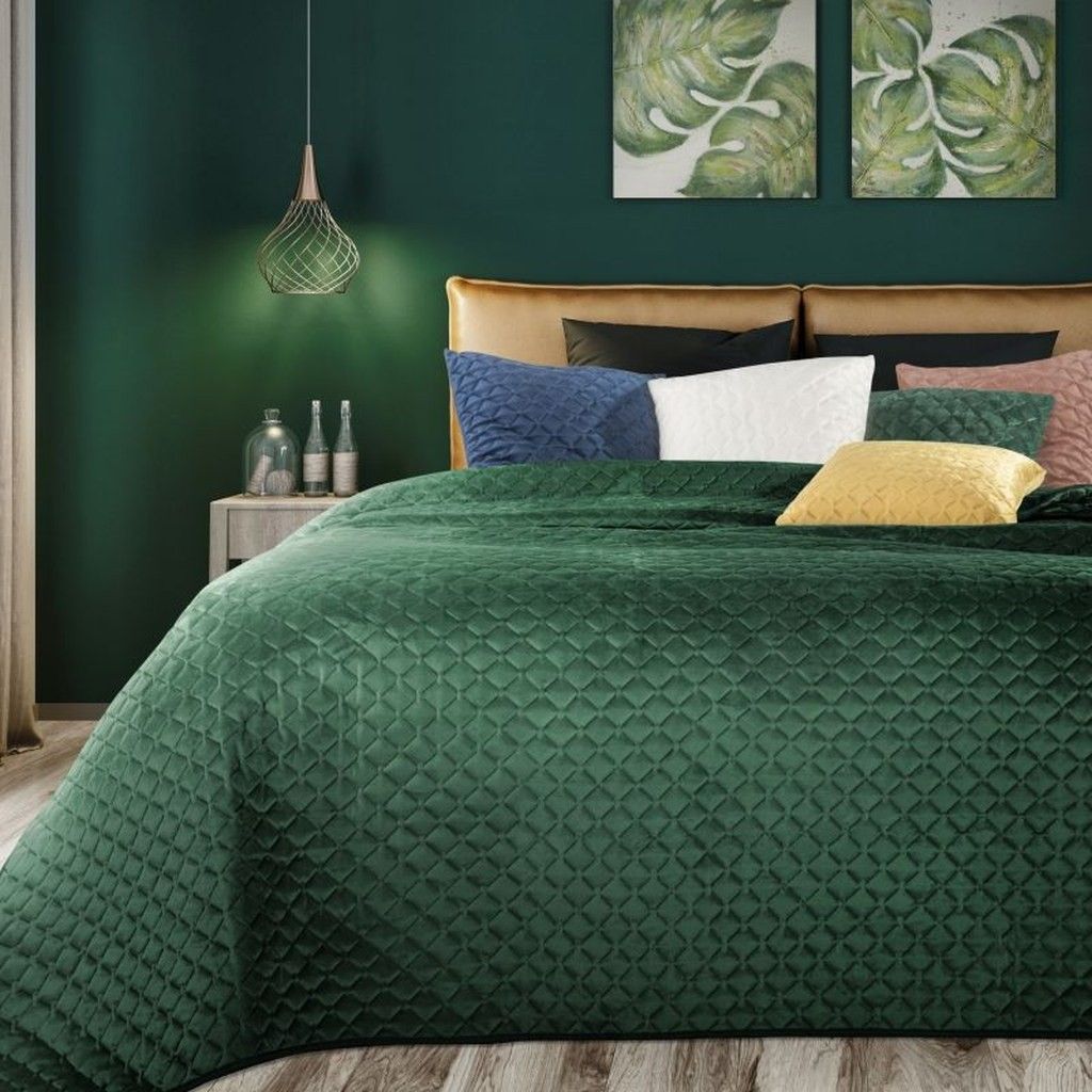 DomTextilu Štýlový prehoz na posteľ tmavo zelenej farby Šírka: 230 cm | Dĺžka: 260 cm 21757-153427