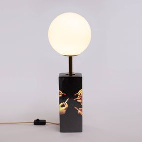 SELETTI Stolová LED lampa Toiletpaper s motívom rúžu, Obývacia izba / jedáleň, porcelán, sklo, kov, E14, 4W, K: 70cm