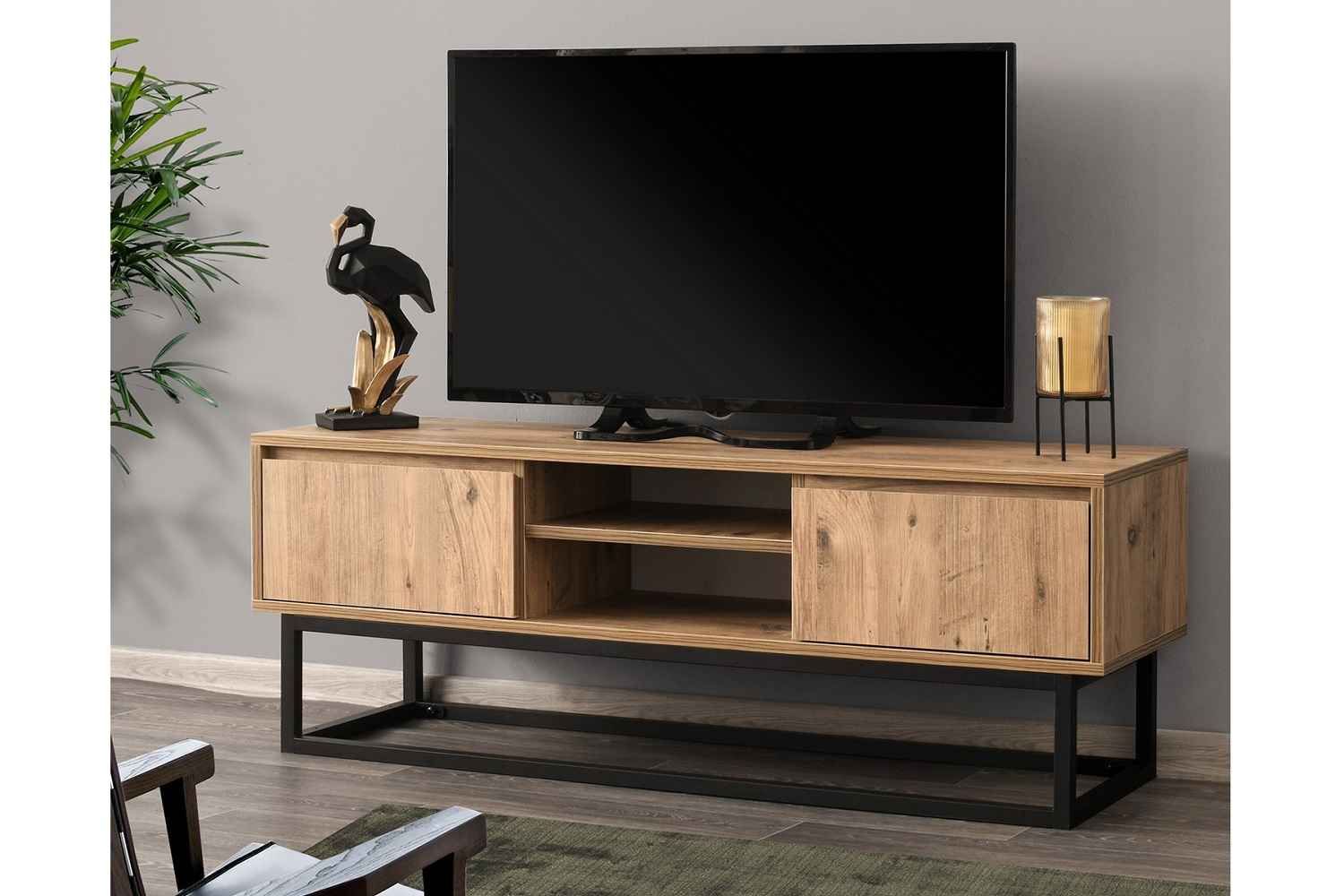 Dizajnový TV stolík Balwina 140 cm borovica
