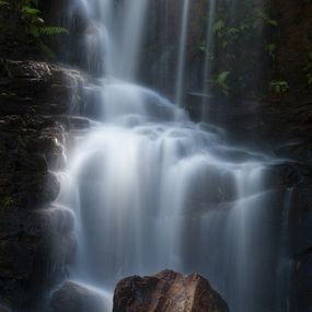 FTNXXL 3023 AG Design vliesová fototapeta 4-dielna Forest Waterfall - Lesný vodopád, veľkosť 360 x 270 cm