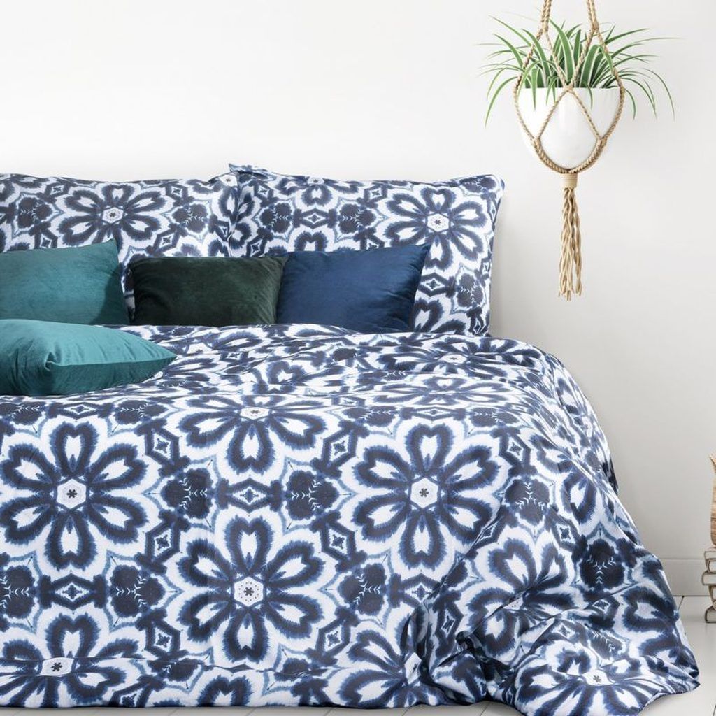 DomTextilu Kvetinové saténové posteľné obliečky modrej farby 3 časti: 1ks 200x220 + 2ks 70 cmx80 Modrá 70x80 cm 27822-153598