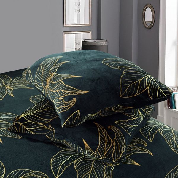 DomTextilu Mikroplyšové posteľné obliečky zelenej farby s monsterou  Zelená 68693-244442