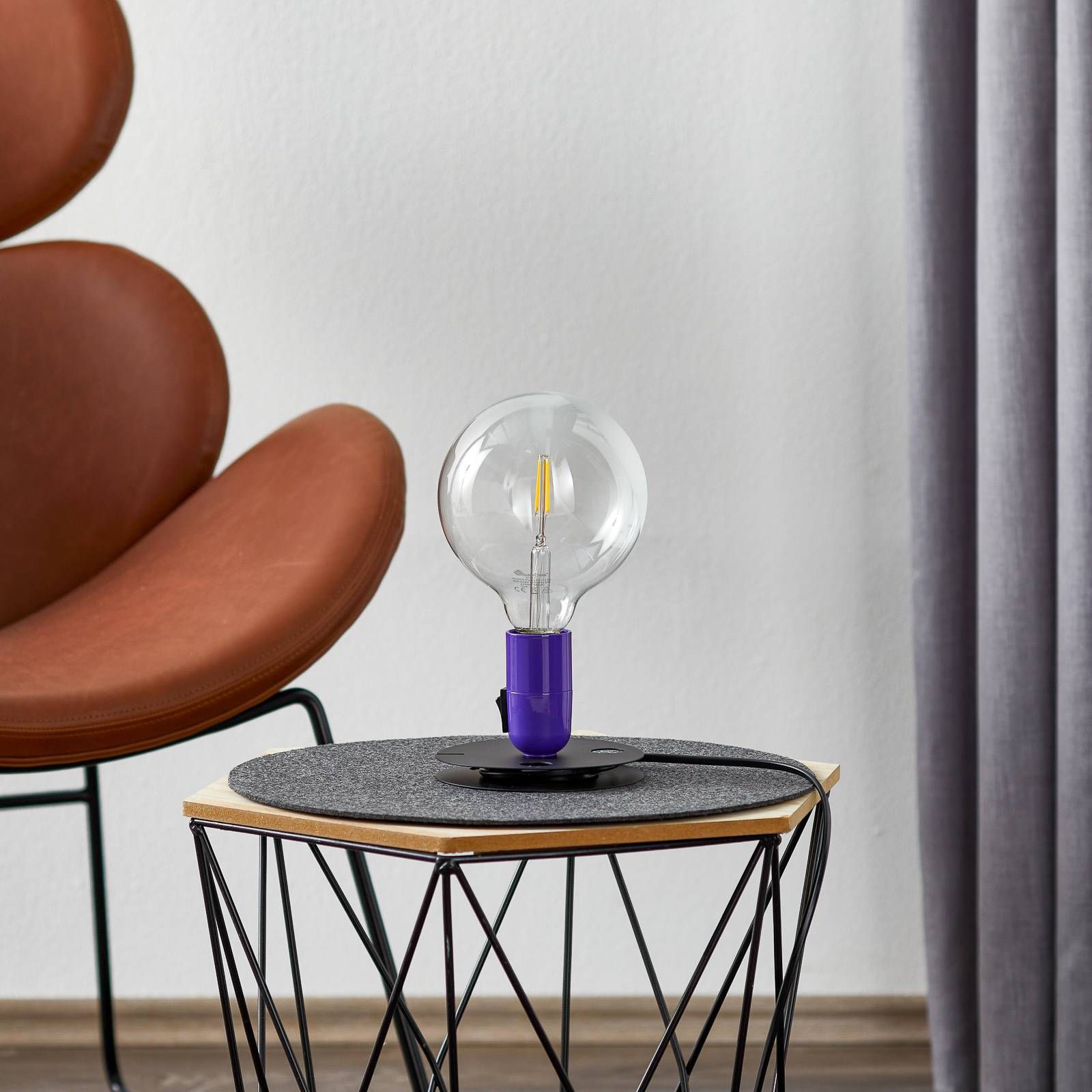 FLOS Lampadina stolná LED purpurová, stojan čierny, Obývacia izba / jedáleň, hliník, E27, 2W, K: 24cm