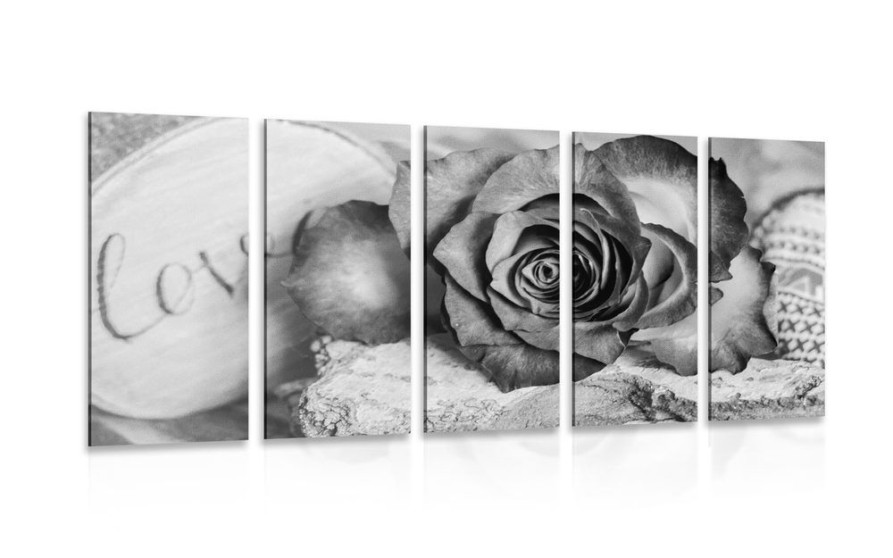 5-dielny obraz ruža v čiernobielom prevedení Love