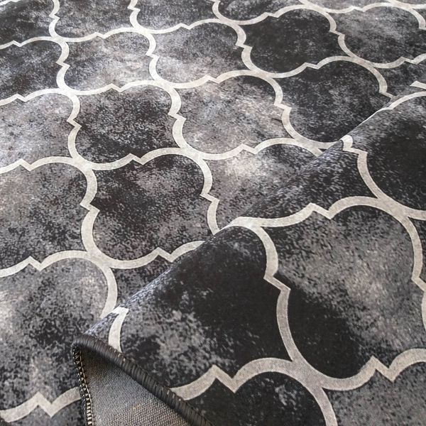DomTextilu Protišmykový koberec čiernej farby s ornamentmi 55122-234509