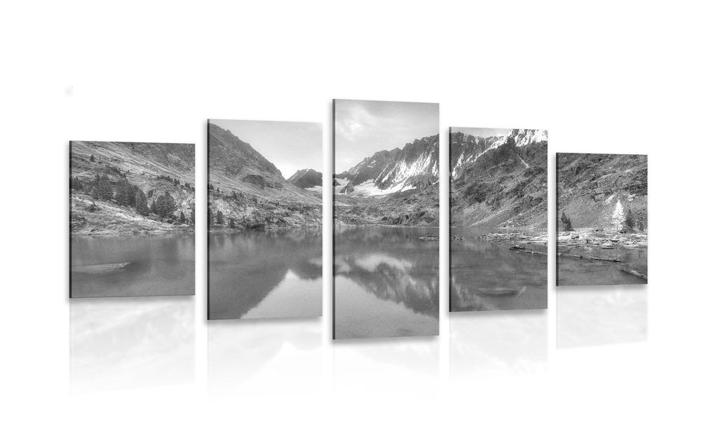 5- dielny obraz majestátne hory v čiernobielom prevedení