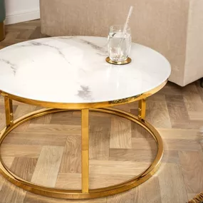 Estila Štýlový okrúhly biely príručný stolík Gold Marbleux s vrchnou doskou v mramorovom vyhotovení so zlatou podstavou z kovu 60cm