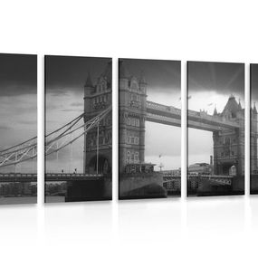 5-dielny obraz západ slnka nad Tower Bridge v čiernobielom prevedení