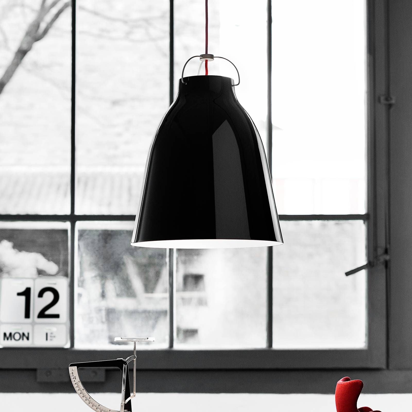 FRITZ HANSEN Caravaggio P3 lesklá čierna, Obývacia izba / jedáleň, hliník, oceľ, E27, 100W, K: 51.6cm