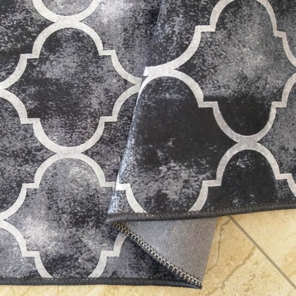 DomTextilu Protišmykový koberec čiernej farby s ornamentmi 55122-234509