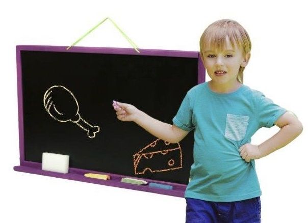 Drevená detská magnetická tabuľa na stenu - fialová
