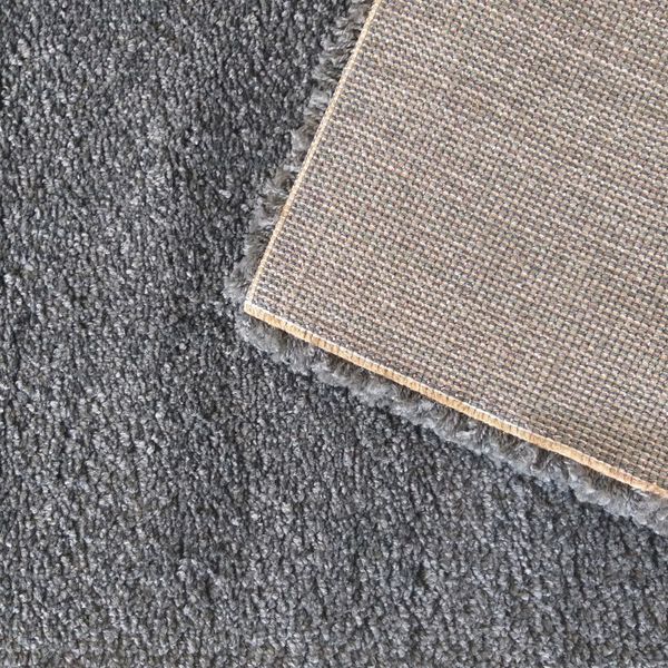 DomTextilu Moderný huňatý koberec v krásnej antracitovej farbe 64647-238745