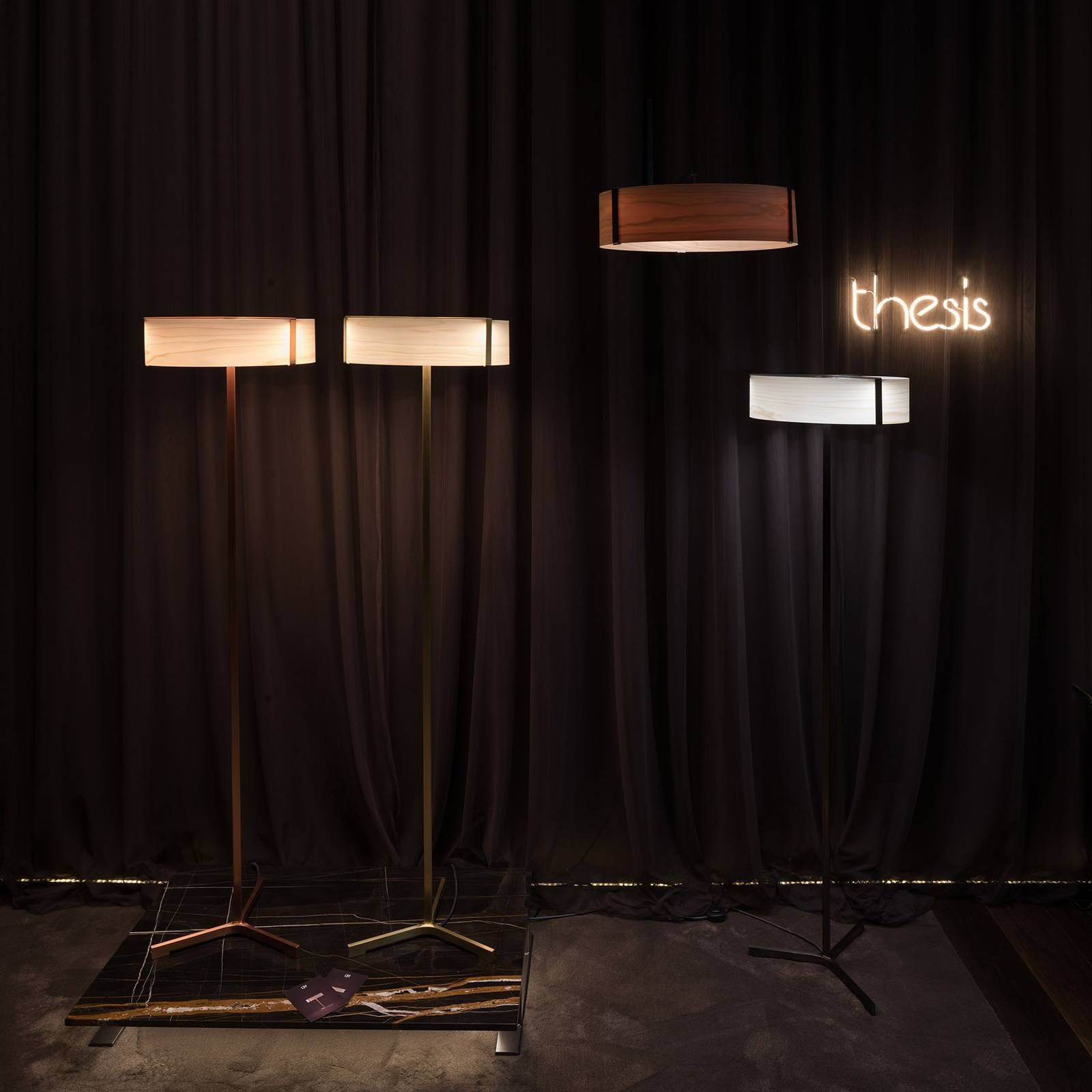 LZF LamPS Thesis stojaca LED lampa čierna/slonovinová, Obývacia izba / jedáleň, drevená dyha, kov, 25W, K: 169cm