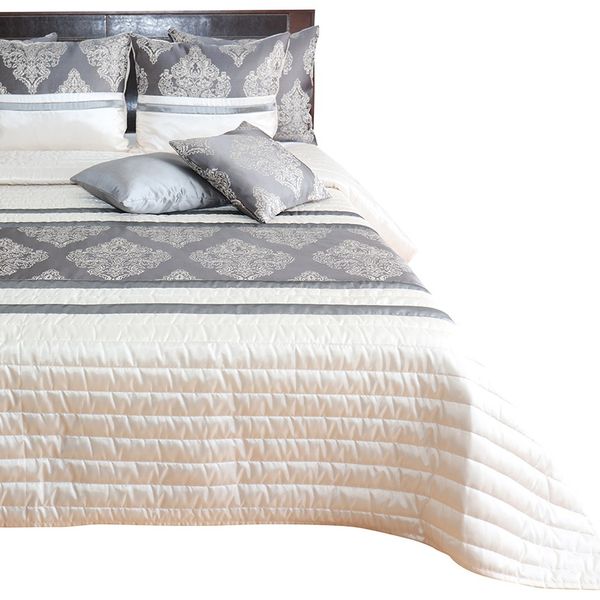 DomTextilu Luxusný prehoz na posteľ barokového designu v zlato sivej farbe Šírka: 240 cm | Dĺžka: 260 cm 14471-104212