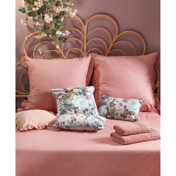 Romantická posteľná bielizeň AVINION z bavlny s ozdobným okrajom a lemovaním na vankúšoch v ružovej farbe 3 časti: 1ks 200x220 + 2ks 70x80 Ružová