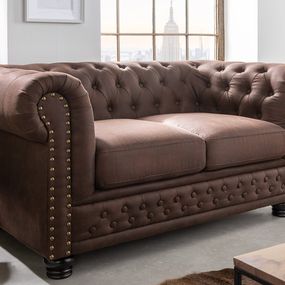 Estila Chesterfield jedinečná hnedá dvojsedačka Loungrre s vkusným prešívaním a poťahom z ekokože150cm