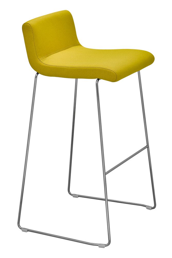 RIM - Barová stolička SITTY s lamelovou podnožou a čalúneným sedadlom a opierkou