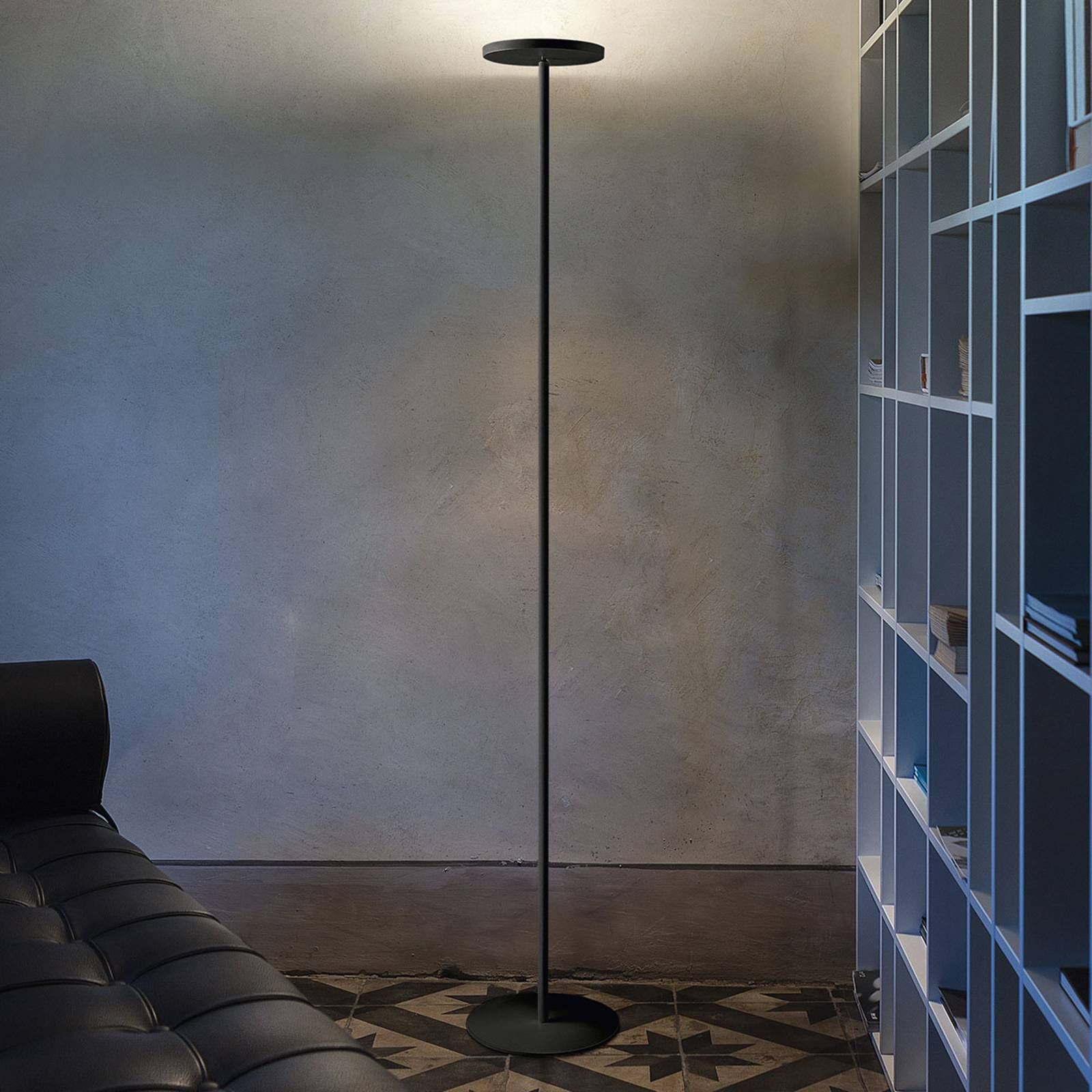 Linea Light Joshua stojaca lampa v čiernej farbe, Obývacia izba / jedáleň, železo, plast, 25W, K: 188.7cm