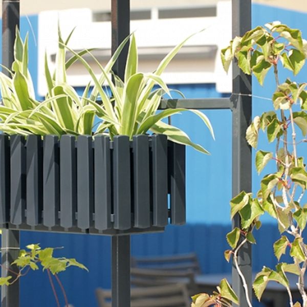 Samozavlažovací plastový balkónový kvetináč DDEF600W 58 cm - antracit