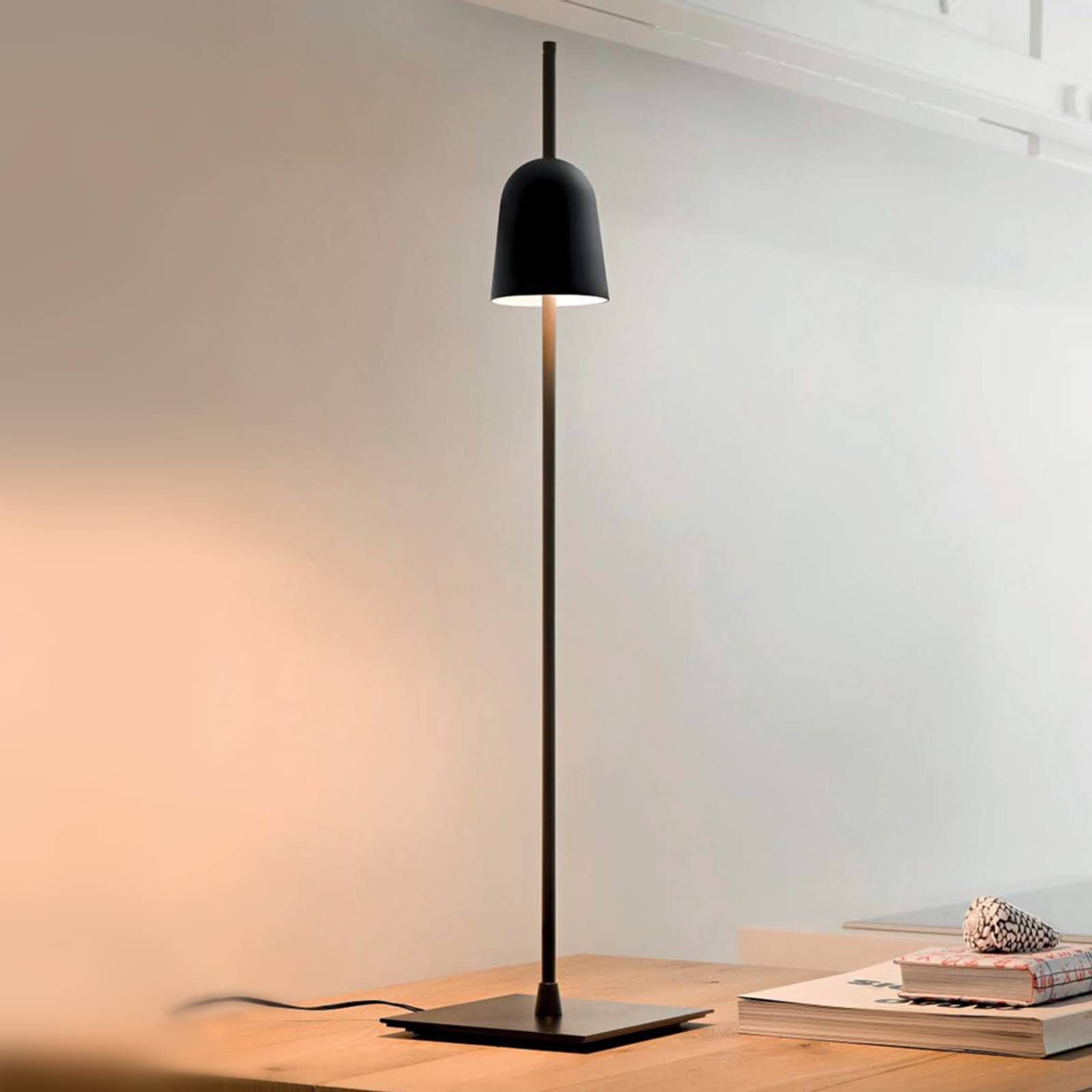 Luceplan Ascent – stolná LED lampa s podstavcom, Obývacia izba / jedáleň, hliník, kov, 10W, K: 65cm
