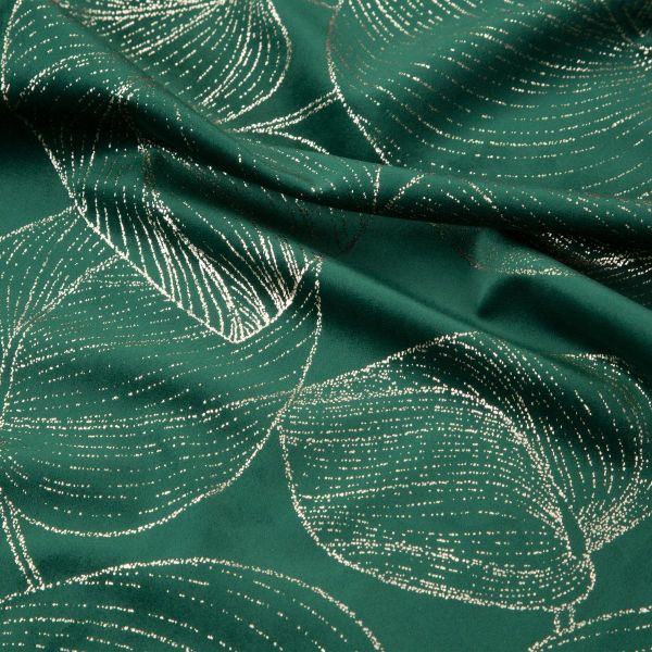 DomTextilu Zamatový stredový obrus s lesklou potlačou listov zelenej farby 68661-244364 Zelená