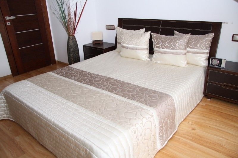 DomTextilu Luxusný prehoz na posteľ svetlo béžový Šírka: 260 cm | Dĺžka: 240 cm 2458-241724