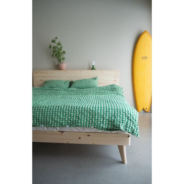Dvojlôžková posteľ z borovicového dreva s roštom 140x200 cm Retreat – Karup Design