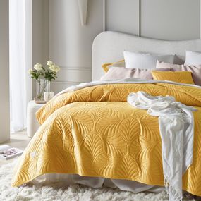 DomTextilu Žltý velúrový prehoz na posteľ Feel 170 x 210 cm 70530