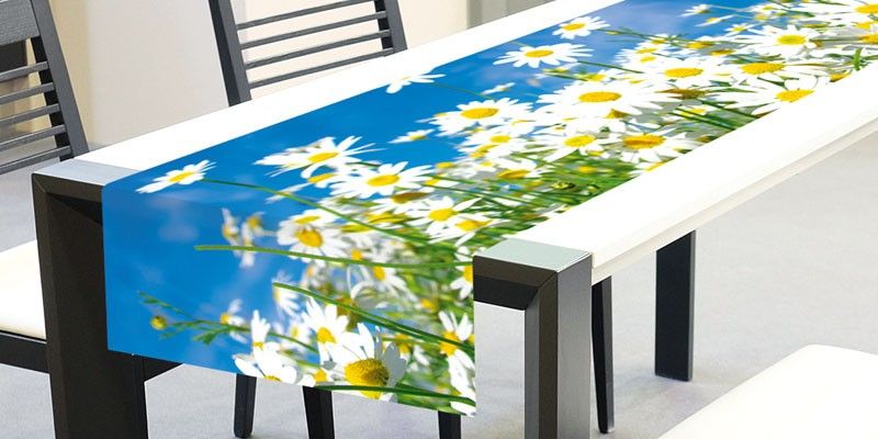 TS 002 Dimex Behúň na stôl obrus, Sedmokrásky, veľkosť 40 x 140 cm