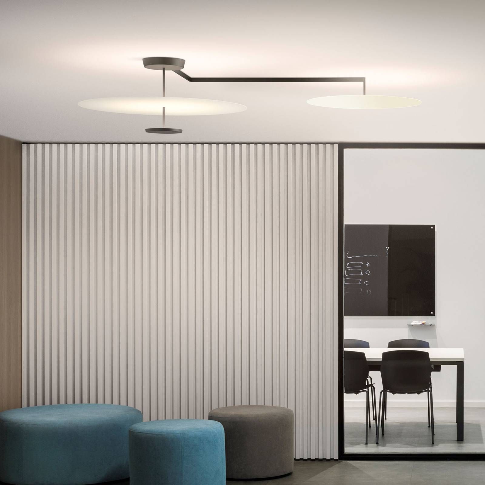 Vibia Flat stropné LED svetlo 3-pl. Ø 90 cm biele, Obývacia izba / jedáleň, oceľ, hliník, polykarbonát, 25W, Energialuokka: D, P: 186 cm, L: 149 cm, K: 41cm