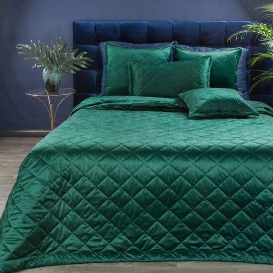 DomTextilu Prehoz na posteľ z lesklého zamatu tmavo zelenej farby Šírka: 220 cm | Dĺžka: 240 cm 68597-244175