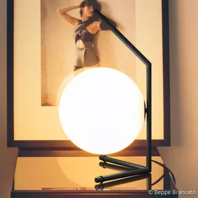 FLOS IC T1 Low Designer stolná lampa čierna, Obývacia izba / jedáleň, oceľ, sklo, E14, 60W, K: 38.1cm