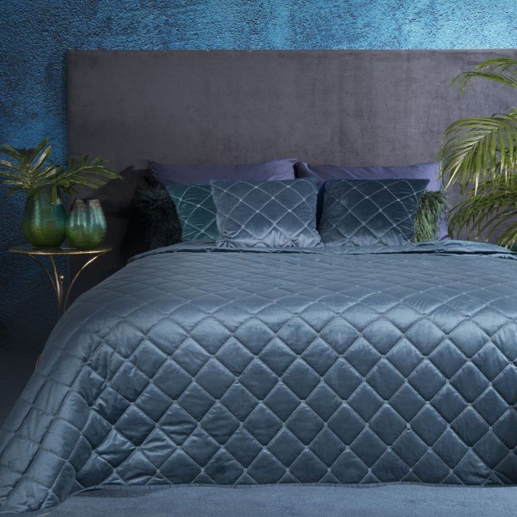 DomTextilu Prešívaný zamatový prehoz na posteľ modrej farby Šírka: 220 cm | Dĺžka: 240 cm 28413-154296