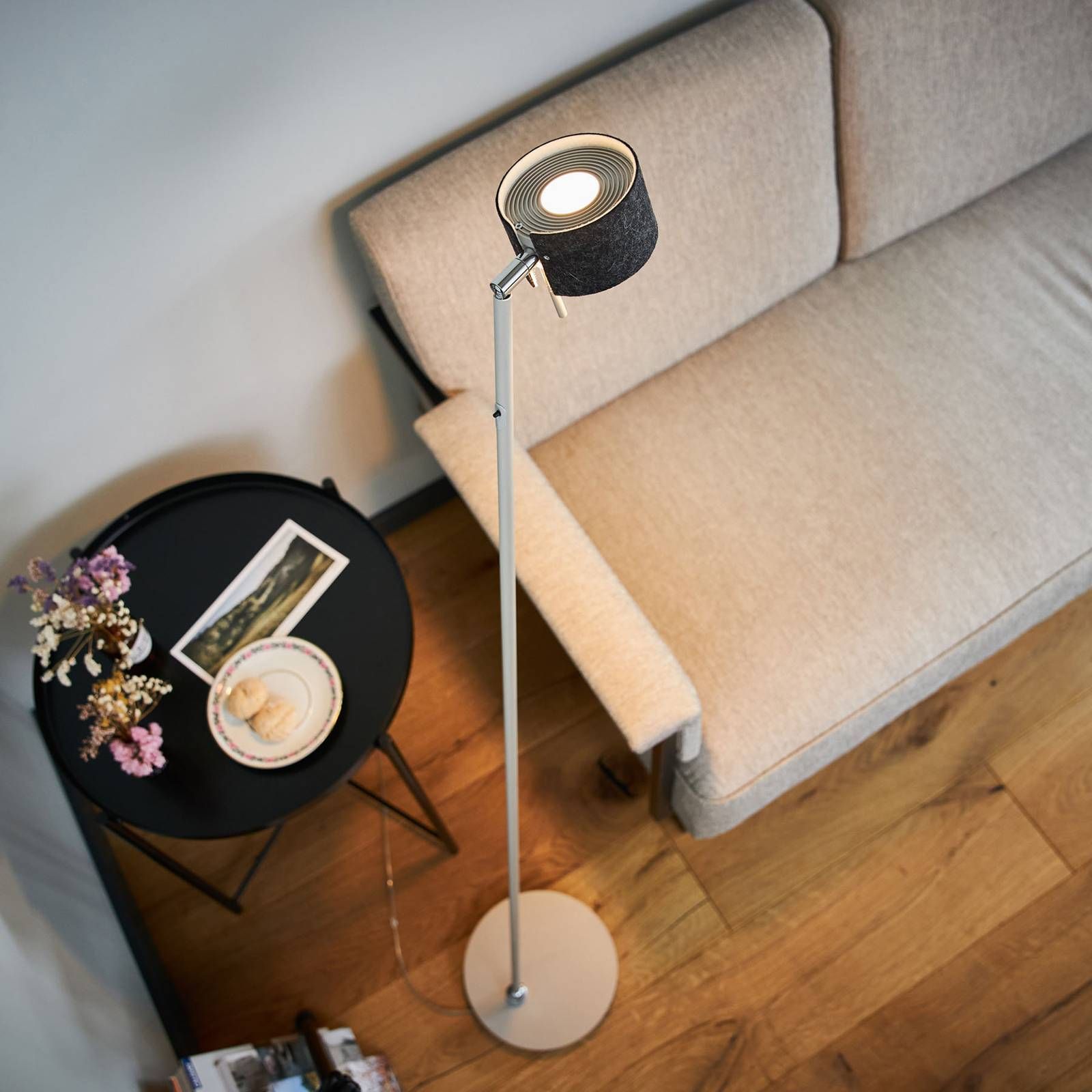 Domus Stojaca LED lampa CAI stmieva. grafit/biela vlna, Obývacia izba / jedáleň, hliník, vlnená plsť, 7W, K: 125cm