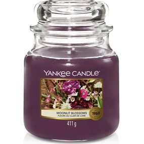 Vonná sviečka Yankee Candle stredná Moonlit blossoms